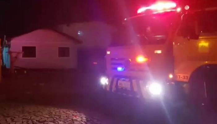 Campo Bonito - Defesa Civil atua em residëncia que pegou fogo